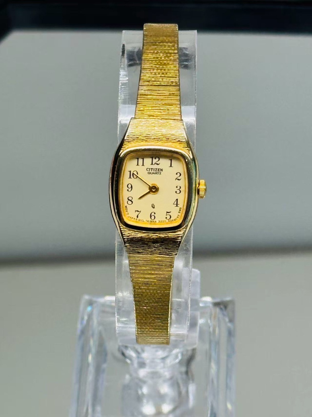 Vintage Citizen Quartz Women Watch Gold Tone Bracelet Japan New Battery Running